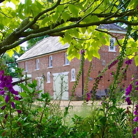 The Georgian Coach House:New Forest With Hot Tub Fordingbridge Esterno foto